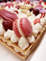 Un Delicieux Number Cake Compose D Une Genoise Legerement Imbibee D Un Sirop De Sucre A La Fram Delicieux Gateaux Recette Chocolat Blanc Recette Ganache Montee