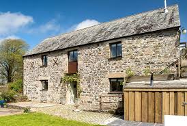Located in one of the prettiest villages in hampshire, the manor barn is a magnificent traditional barn that has been restored beautifully. Manor Barn Holiday Cottage Description Classic Cottages