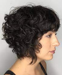 Rivera says, add some styling mousse and a bit of root booster for texture. 60 Most Delightful Short Wavy Hairstyles