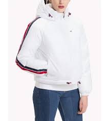 Vous recherchez un vêtement chaud pour vous couvrir efficacement découvrez notre sélection 3 suisses de blousons pour femme. Blouson Femme Tommy Jeans Blanc A Bandes