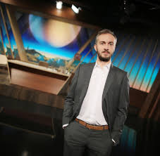 Böhmermann schändet den deutschen rap im zdf. Lass Dich Uberwachen Jan Bohmermann Moderiert Neue Show Im Zdf Hauptprogramm Welt