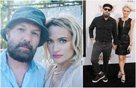 Durst was happy to take photos with a fan and speak to photographers before entering the restaurant in 2015. Limp Bizkit Rocker Fred Durst And His Family Here Is All You Need To Know