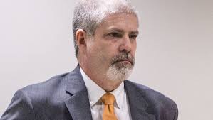 Public defender resigns