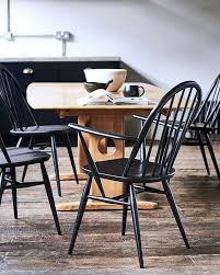 The Gracefully Turned Legs And Spindle Details Are Signature Features Of The Traditional Windsor Chair And Help To Create Ercol Dining Chairs Ercol Ercol Chair