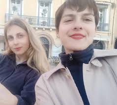 Hello, We are two women looking for a two-bedroom apartment in Utrecht from  mid-December, or early January to at least 6 months or one year, with  registration! A few things about us :