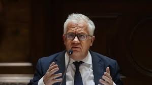 Hugo carneiro questiona o ministro das finanças. 8c5mvpyc G6tim
