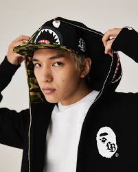 A BATHING APE® OFFICIAL додаде...