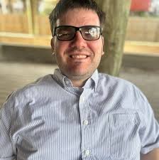 Eric Mix's Instagram, Twitter & Facebook