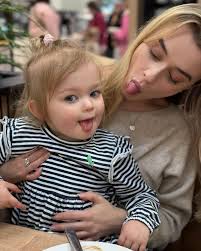 𝐄𝐥𝐞𝐚𝐧𝐨𝐫 𝐁𝐞𝐧𝐧𝐞𝐭𝐭 🧚‍♂️ (@eleanor_bennett_1) • Instagram photos  and videos