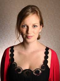 Sarah Polley - Free pics, galleries & more at Babepedia