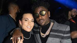 Antonio Brown's Baby Mother Calls Out Snapchat For Allowing Him To Post  Explicit Images - Yahoo Sports