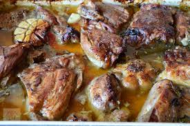 Sau poate o să vă placă reţeta, o veţi. Friptura De Miel La Cuptor Cu Vin Si Usturoi Caietul Cu Retete