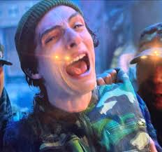 Y como se supone que llegaron ahí?!!!! Wey se ve que le recortaron un  chingo a la historia