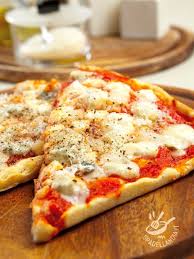 Pizza Ai Quattro Formaggi Ricetta Ricette Pasti Italiani Focaccia Di Pizza