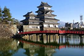 Top Castles In Japan 10 Best Famous Japanese Castles You Should Visit Living Nomads Travel Tips Guides News Information Japanese Castle Ancient Japanese Architecture Japanese Buildings