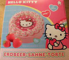 Die küche ist aber vollkommen in ordnung. Hello Kitty Erdbeer Sahne Torte Naschkater Com Das Sussigkeiten Marketing Blog
