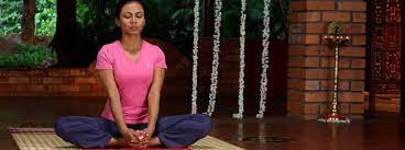 Butterfly Pose How To Do Badhakonasana Yoga Health Benefits Posturas Basicas De Yoga Nombres De Posturas De Yoga Posturas De Yoga