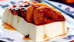 İçindeki siyah havyarını bıçak yardımıyla sıyırın ve kremanın içine ekleyin. Ayvali Panna Cotta Tarifi Cikolatali Ve Meyveli Tatlilar Sofra