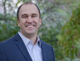 Peifer article: News parody shows can increase trust in media: News: The  Media School