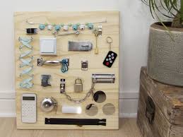 Busy Board Montessori Tableau D Activites Sensorielles Tableau D Activite Activite Sensorielle Panneaux Sensoriels