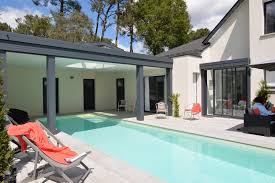 Preau Avec Puit De Lumiere Sur Bord De Piscine Preau Piscine Amenagement Jardin