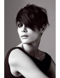 Aujourd'hui je partage avec vous une collection des plus belles idées coiffure courte moderne femme brune. Coupe Courte Glamour Hiver 2015 Les Plus Belles Coupes Courtes A Adopter En 2021 Elle