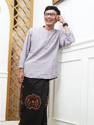 Nah, model baju batik couple seperti ini banyak di jual di internet loh. 30 Model Sarung Batik Pria Pekalongan Mahda Harga