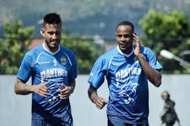 Klub berjuluk maung bandung ini menjadi salah satu klub terpopuler di dalam artikel ini akan dibagikan info mengenai daftar pemain persib bandung terbaru tahun 2021 untuk berlaga di kompetisi liga indonesia dan. 2020 Persib Bandung Diperkuat Dua Pemain Dari Brasil