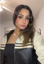 Mari Avery's Instagram, Twitter & Facebook