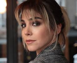 Birbirinden farklı tarzlarda bayan elbise, hırka, jean pantolon, gömlek, kazak, tulum ve ayakkabı modelleri ile kombinlerinizi çeşitleyin. Kadin Dizisi Ceyda Kimdir Gercek Adi Ne Gokceeyuboglu Kadin Kadindizisi Kadin Gercekler Kina