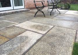 Jede art von naturstein kommt in zahlreichen varianten vor. Unsere Natursteine Fur Garten Terrasse Oder Auffahrt Defries