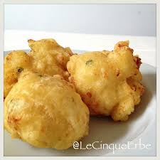 Il merluzzo gratinato è un secondo piatto di pesce leggero, gustoso ed economico. Il Baccala E Il Merluzzo Conservato Sotto Sale E Insieme Allo Stoccafisso Che E Il Merluzzo Essiccato E Uno Degli Element Ricette Ricette Di Cucina Frittelle