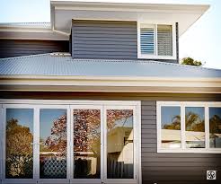 Hamptons Style Home Situated Near Cronulla In Sydney House Cladding Jameshardie Exterior Coastal Doubles Exterior House Colors Facade House House Colors