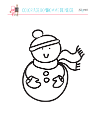 Le bonhomme de neige possède un bonnet, un nez avec une carotte, une écharpe, un balai, des yeux et une bouche. Coloriage Bonhomme De Neige Momes Net