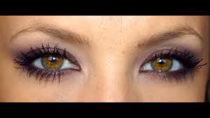 Que ce soit sur le net ou dans les magazines, les tutos pour maquiller les yeux bleus et verts ne manquent pas mais on néglige souvent les yeux marrons comme s'il était plus facile de maquiller des yeux marrons que des yeux bleus ou verts. Maquillage Pour Yeux Vert Avec Au Naturel De Sleek L Clairette Sweety Youtube