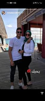 يقدم هُن قصة حب وتعارف رمضان صبحي، وحبيبه إكرامي، نجله إكرامي الشحات، حارس التعارف بين رمضان وحبيبة لم يكن وديا بداعي الزمالة بين لاعب الأهلي وشريف إكرامي شقيقها، إنما. Ù‡ÙƒØ°Ø§ Ø§Ø­ØªÙÙ„ Ø±Ù…Ø¶Ø§Ù† ØµØ¨Ø­ÙŠ Ø¨Ø¹ÙŠØ¯ Ù…ÙŠÙ„Ø§Ø¯ Ø²ÙˆØ¬ØªÙ‡ Ø­Ø¨ÙŠØ¨Ø© ÙÙŠ Ø§Ù„Ø¬ÙŠÙ… ØµÙˆØ±