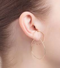 hirotakaのフープピアス 73 440 この複雑なフープ感がたまらなく好み 高くてすぐ買える値段じゃないのがネック でももう数はいらないなあと思う今日この頃これは久しぶりに欲しいと思えるピアス フープピアス ピアス フープ