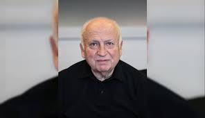Basılı kitapları da olan işın çelebi, i̇ngilizce biliyor, evli ve üç çocuk babasıdır. Eski Bakan Isin Celebi Birlikte Calistigi Turgut Ozal I Anlatti