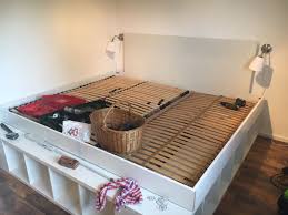 Wir wollten nur eine möglichkeit haben, ein bett abzunehmen, wenn sich die schlafsituation ändert. Familien Kallax Bett Bett Aus Kallax Regalen Selber Bauen