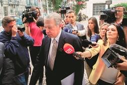 Aos 18 anos, é o mais jovem piloto a dar a volta ao mundo. Ricardo Salgado Confirma Entrega De Milhoes A Bava Exclusivos Correio Da Manha