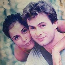 Ecleidira maria fonseca paes (abaetetuba, 30 de junho de 1968 2), mais conhecida como dira paes, é uma atriz e apresentadora brasileira. Rafael Vitti Compartilha Registro Dos Pais Mais Jovens E Fas Comentam Semelhanca O Clone Do Pai