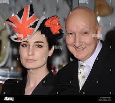 Stephen jones hats immagini e fotografie stock ad alta risoluzione