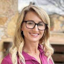 Sarah Knowles's Instagram, Twitter & Facebook