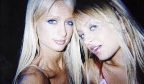 💎Paris & Nicole🎀 (@SimpleLifeFans)