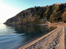 ▶ i suoi abitanti sono chiamati i milazzesi o milaiti. Insidemessina
