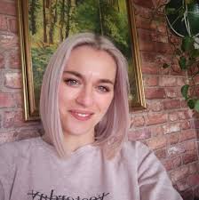 Dworzec Kraków po dwóch latach zrobił milion wyświetleń. Cały ten numer był  magiczny i jednocześnie smutny{ale to nie ma co się już rozwodzić}, bo  został przeze mnie napisany w dosłownie kilkanaście minut,