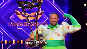 Könnte david hasselhoff darunter stecken? The Masked Singer 2021 Auflosung Dino Ist Der Gewinner Und Er Steckte Dahinter Sudwest Presse Online