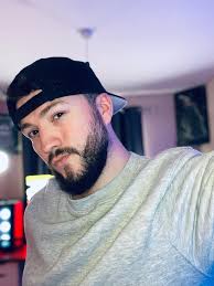 What's good everybody, I'm a 29 y.o streamer