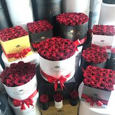 Explore our beautiful collection of long lasting flowers & long life bouquets available to be sent long distance to areas such as the highlands. Real Long Lasting Roses Round Box Lifetime Is Over 1 Year Rose Bouquet Box Flower Box Gift