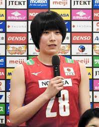 岡崎市立矢作南小学校 3年生の時に姉と兄（イタリアプロリーグ： パワーバレー・ミラノ 所属の 石川祐希 ）がやっていたバレーボールに興味を持ち、地元のクラブチーム 安城北ラビッツ に入団する 。 çŸ³å·ç¥å¸Œã®å¦¹ çœŸä½' è‡ªåˆ†ã¯è‡ªåˆ† å…„ã¯å…„ å¥³å­ãƒãƒ¬ãƒ¼ä»£è¡¨åˆé¸å‡ºã«æ°—åˆååˆ† ã‚¹ãƒãƒ¼ãƒ„ ãƒ‡ã‚¤ãƒªãƒ¼ã‚¹ãƒãƒ¼ãƒ„ Online